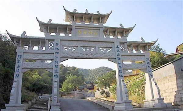 甘肃兰州花岗岩地铺料、干挂石材、路道牙、楼梯踏步、  石牌坊、水钵喷水池、挡车石球生产加工厂家13919123140
